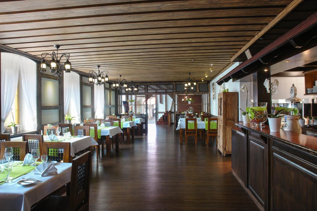 Hotel Krone Фризенхайм Экстерьер фото