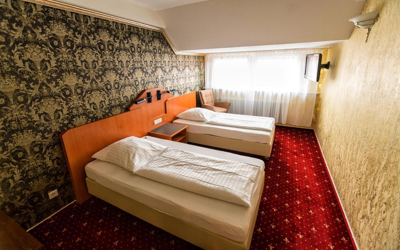 Hotel Krone Фризенхайм Экстерьер фото