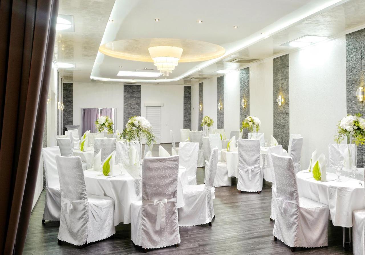 Hotel Krone Фризенхайм Экстерьер фото